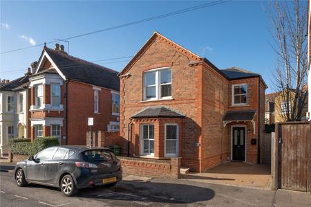 2 Bedroom Detached House Let in Etna Road, St. Albans, Hertfordshire - Collinson Hall
