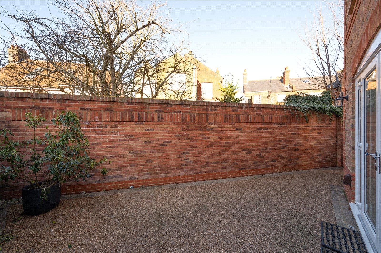 2 Bedroom Detached House Let in Etna Road, St. Albans, Hertfordshire - View 11 - Collinson Hall