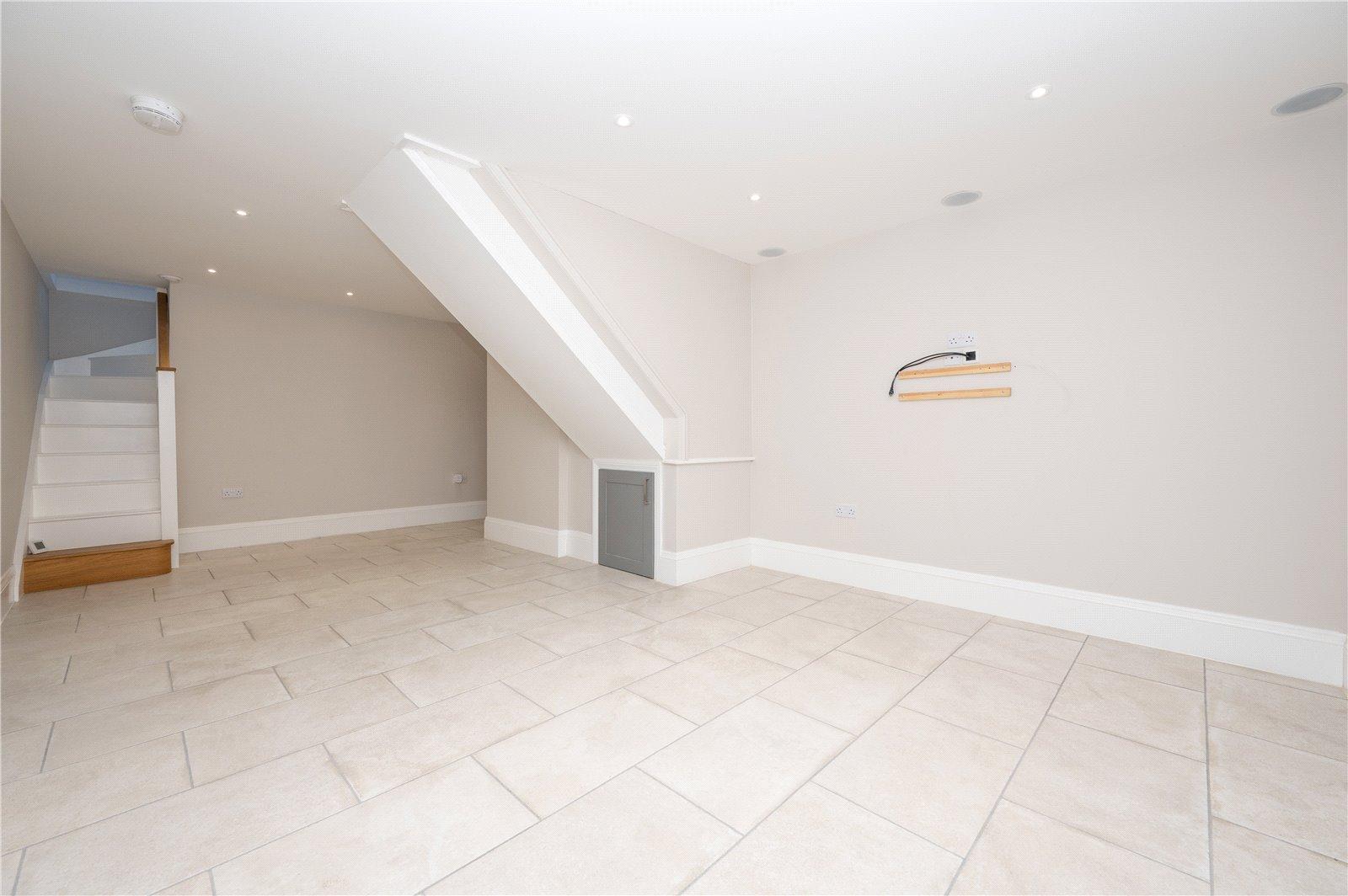 2 Bedroom Detached House Let in Etna Road, St. Albans, Hertfordshire - View 7 - Collinson Hall
