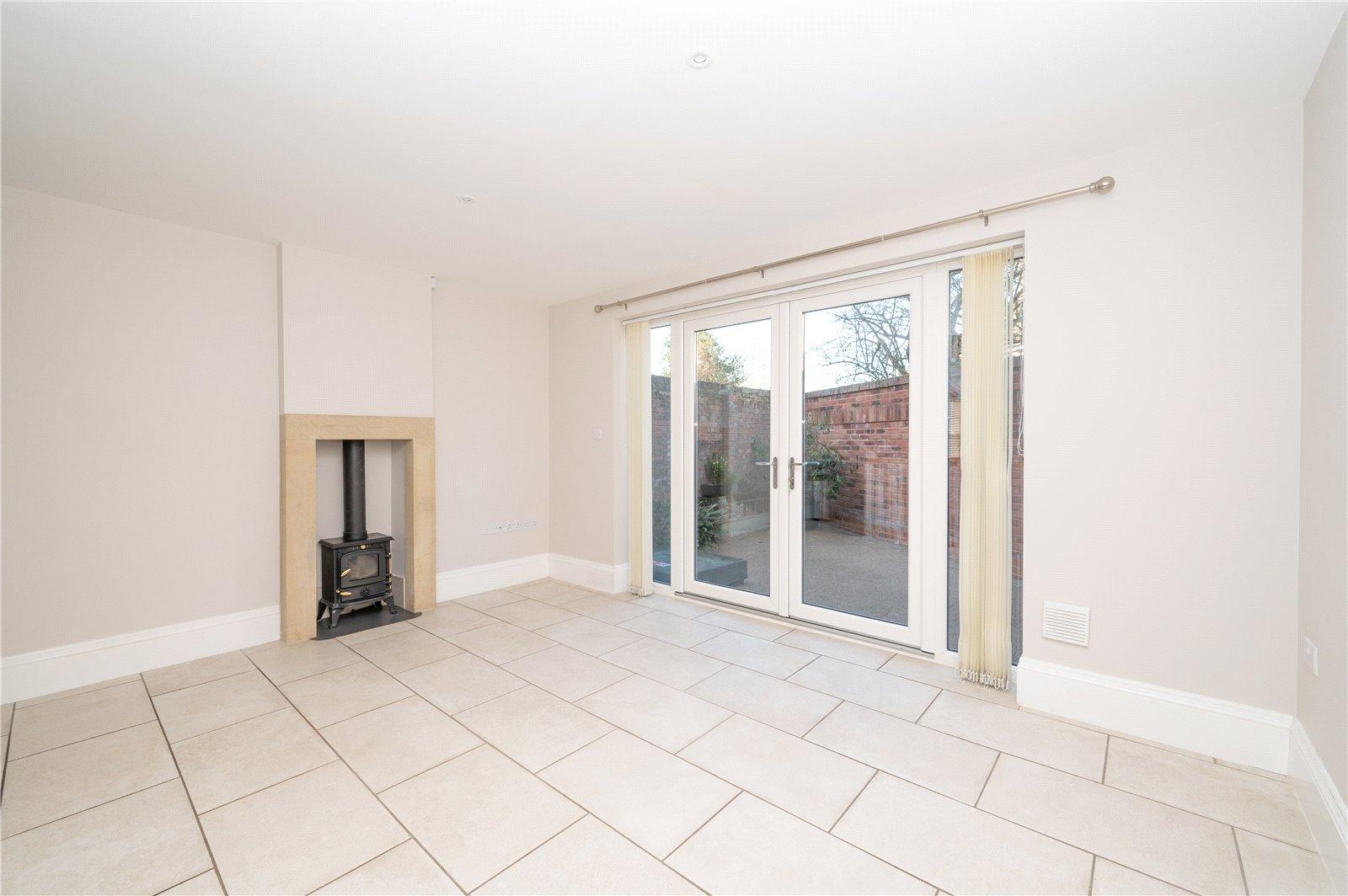 2 Bedroom Detached House Let in Etna Road, St. Albans, Hertfordshire - View 3 - Collinson Hall