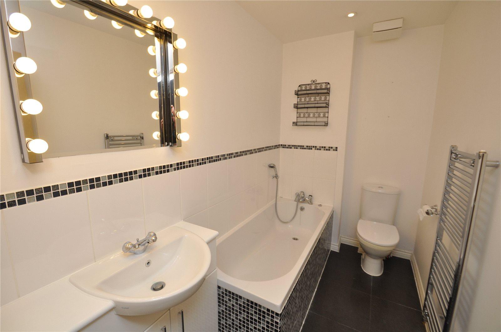 4 Bedroom Terraced House,garage Let Agreed in Avian Avenue, Curo Park, Frogmore, St. Albans - View 4 - Collinson Hall