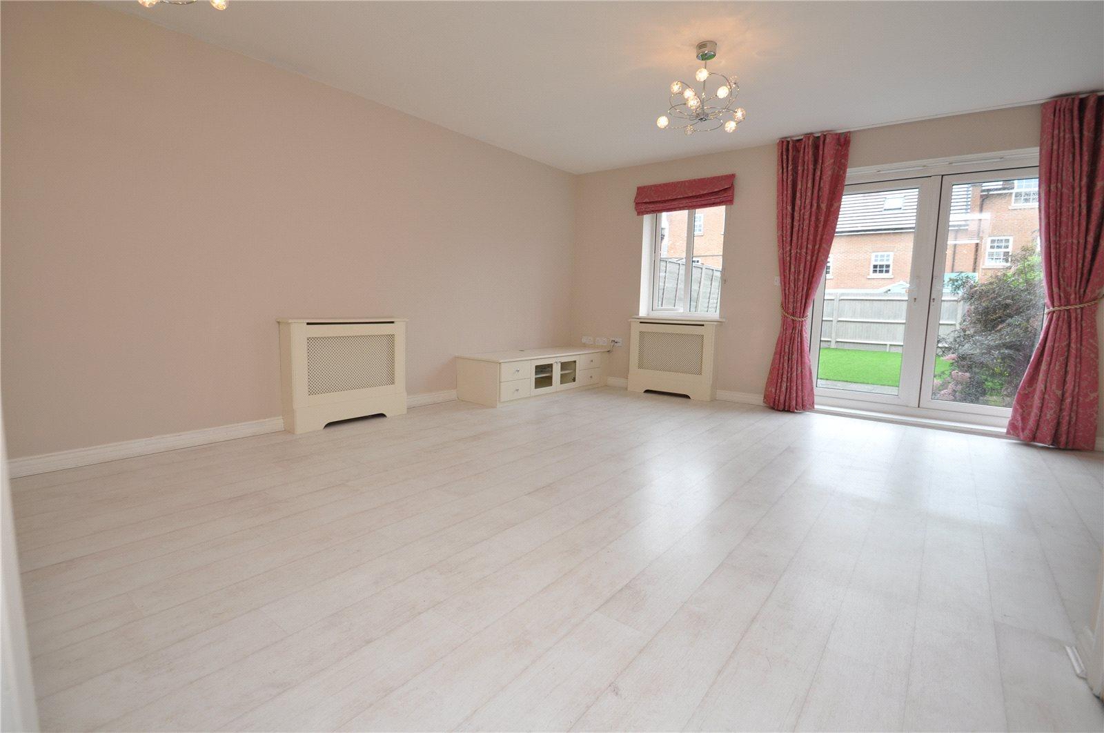 4 Bedroom Terraced House,garage Let Agreed in Avian Avenue, Curo Park, Frogmore, St. Albans - View 7 - Collinson Hall