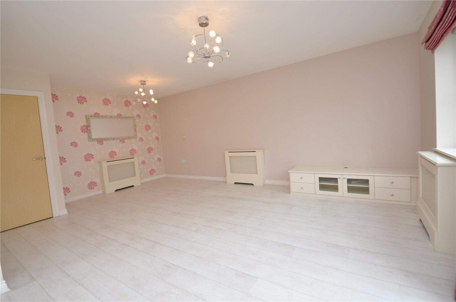4 Bedroom Terraced House,garage Let Agreed in Avian Avenue, Curo Park, Frogmore, St. Albans - View 6 - Collinson Hall