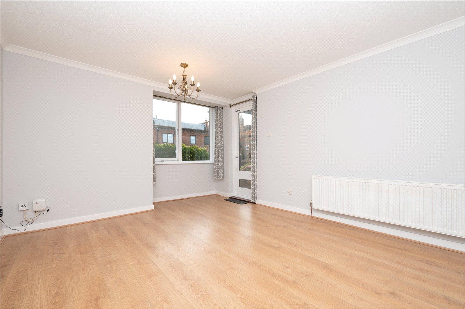 2 Bedroom Ground Floor Flat Let in Tankerfield Place, Romeland Hill, St. Albans, Hertfordshire - View 3 - Collinson Hall
