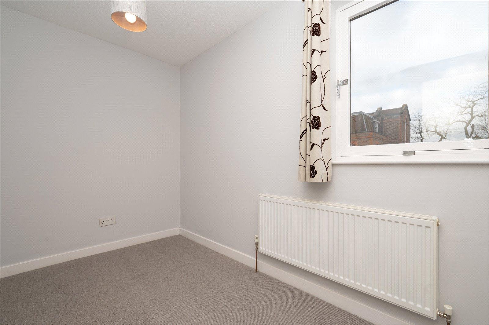 2 Bedroom Ground Floor Flat Let in Tankerfield Place, Romeland Hill, St. Albans, Hertfordshire - View 7 - Collinson Hall