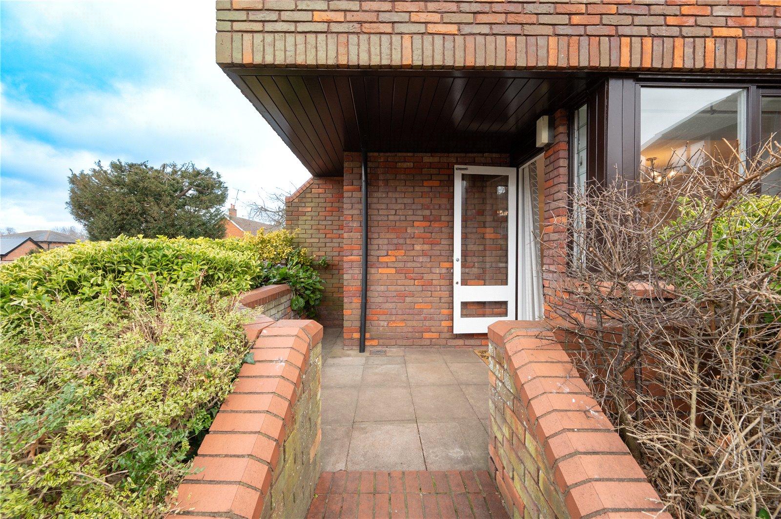 2 Bedroom Ground Floor Flat Let in Tankerfield Place, Romeland Hill, St. Albans, Hertfordshire - View 6 - Collinson Hall