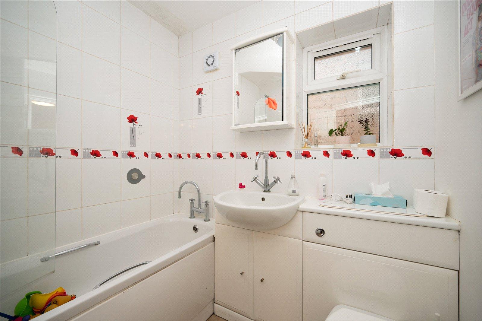 4 Bedroom Terraced House Let in Burnham Road, St. Albans, Hertfordshire - View 9 - Collinson Hall