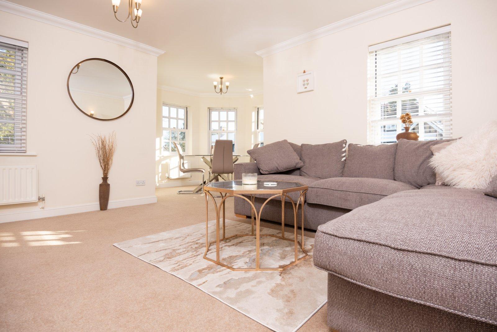 2 Bedroom Flat/Apartment Let in Chime Square, St Peters Street, St. Albans, Hertfordshire - View 3 - Collinson Hall