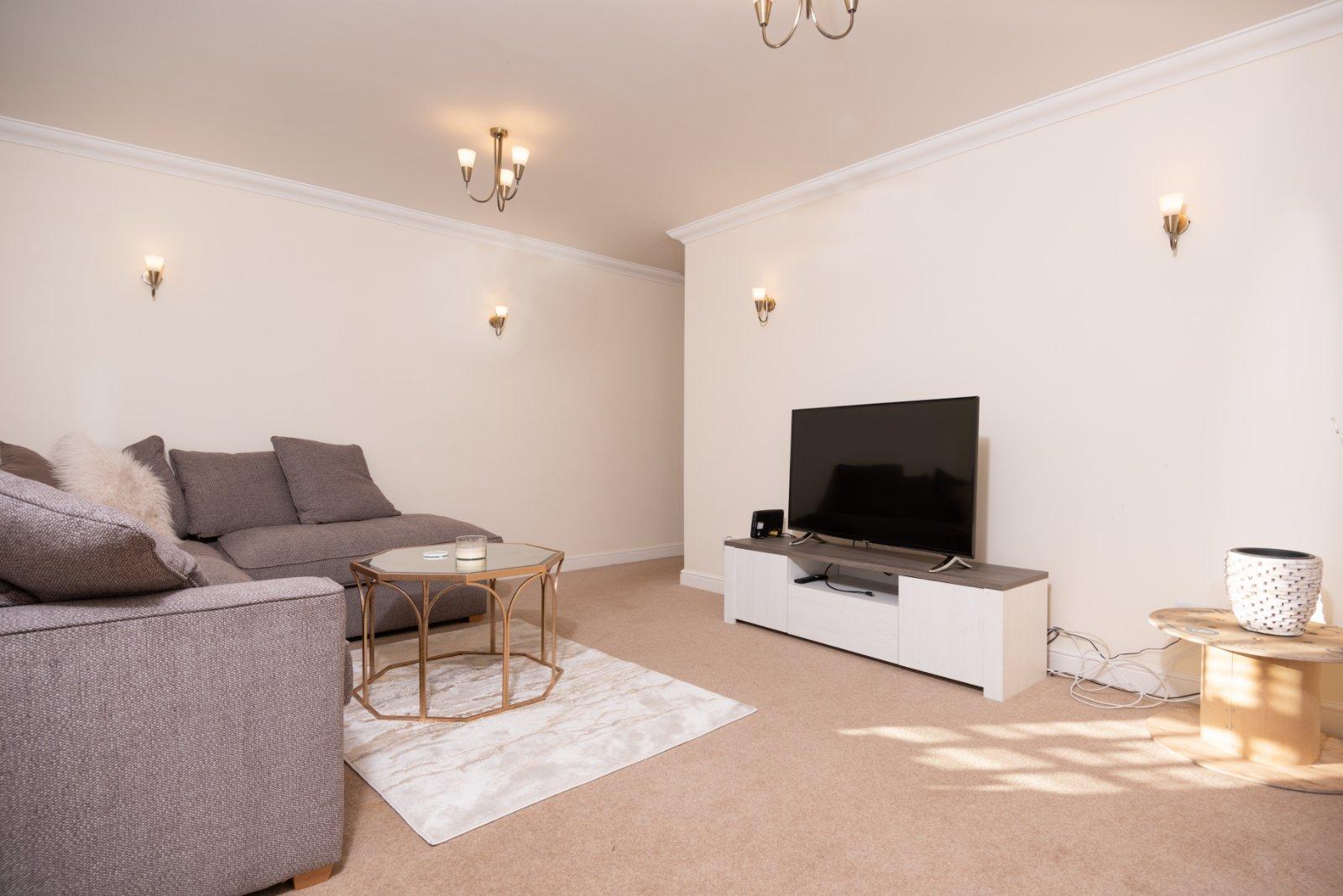 2 Bedroom Flat/Apartment Let in Chime Square, St Peters Street, St. Albans, Hertfordshire - View 2 - Collinson Hall
