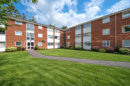2 Bedroom Flat/Apartment Let in Cedar Court, St. Albans, Hertfordshire - Collinson Hall