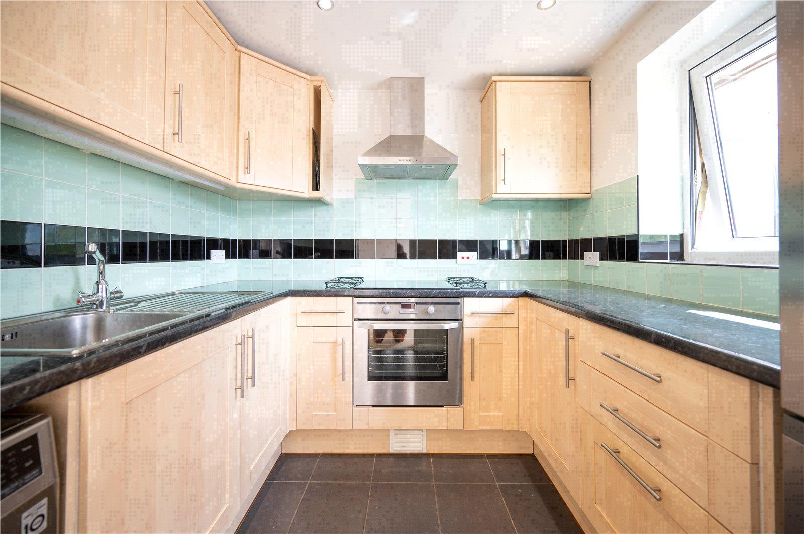 2 Bedroom Flat/Apartment Let in Cedar Court, St. Albans, Hertfordshire - View 5 - Collinson Hall