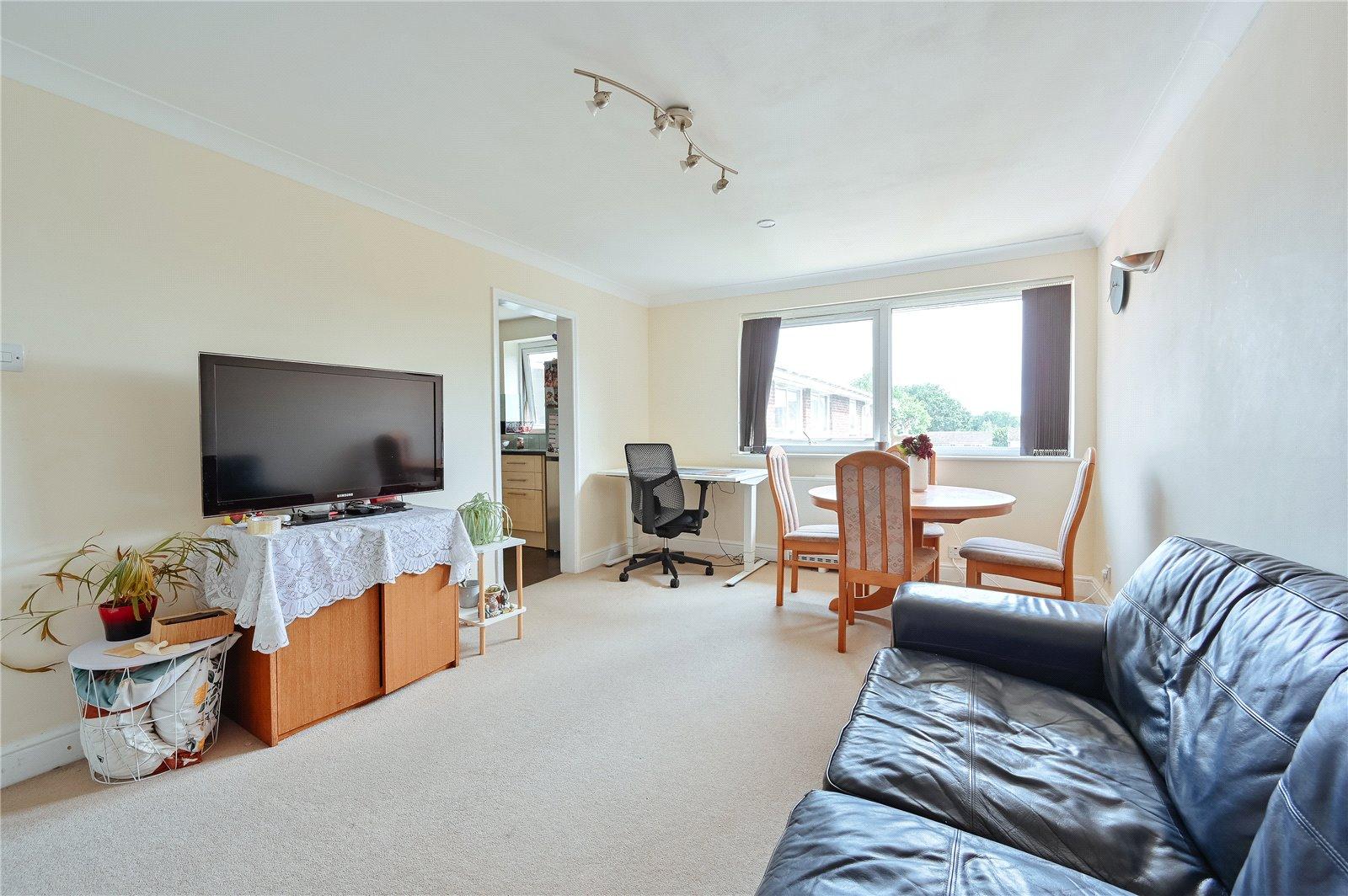 2 Bedroom Flat/Apartment Let in Cedar Court, St. Albans, Hertfordshire - View 10 - Collinson Hall