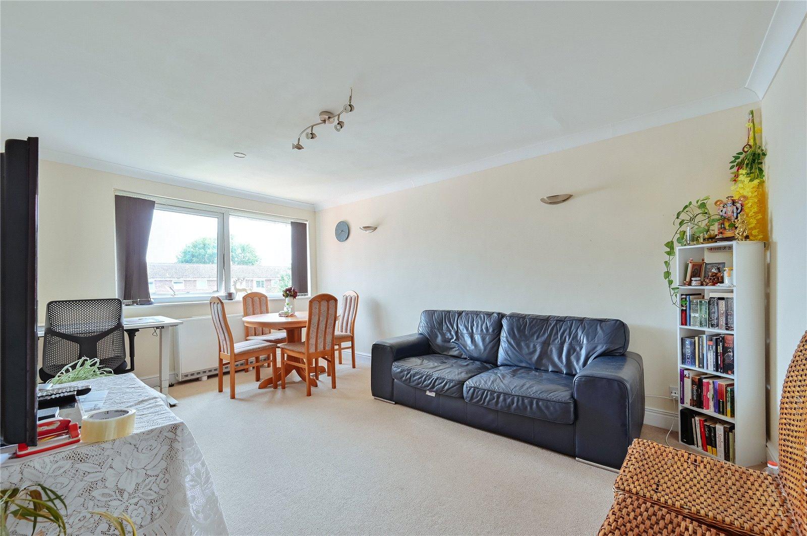 2 Bedroom Flat/Apartment Let in Cedar Court, St. Albans, Hertfordshire - View 11 - Collinson Hall