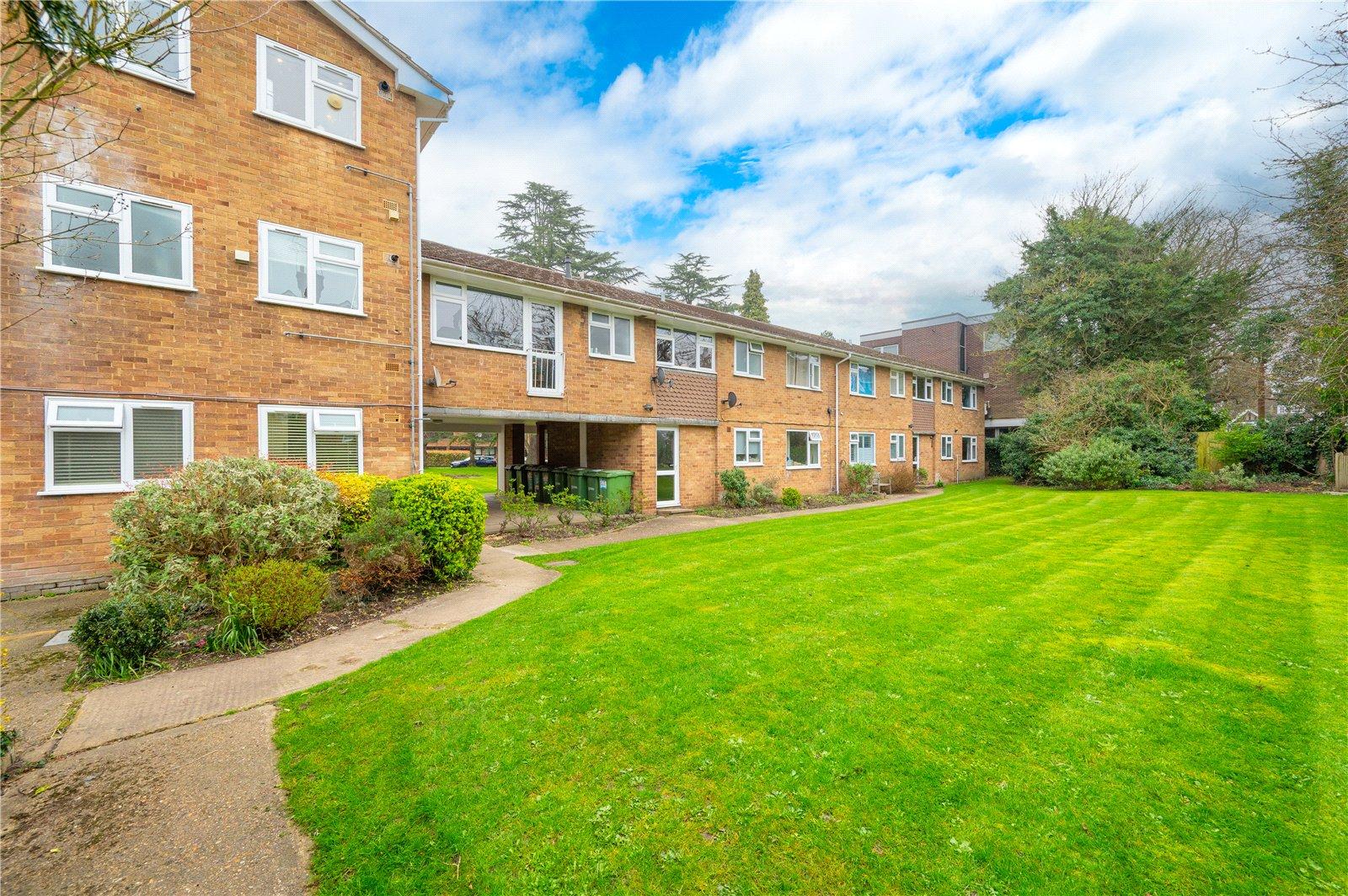 2 Bedroom Flat/Apartment,garage Let in Cumberland Court, Carlisle Avenue, St. Albans, Hertfordshire - View 10 - Collinson Hall