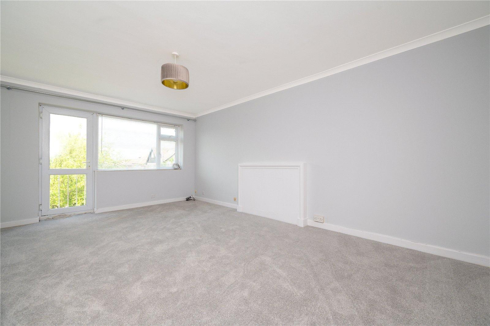 2 Bedroom Flat/Apartment,garage Let in Cumberland Court, Carlisle Avenue, St. Albans, Hertfordshire - View 7 - Collinson Hall