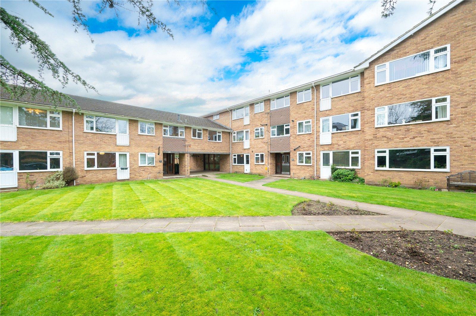 2 Bedroom Flat/Apartment,garage Let in Cumberland Court, Carlisle Avenue, St. Albans, Hertfordshire - View 11 - Collinson Hall