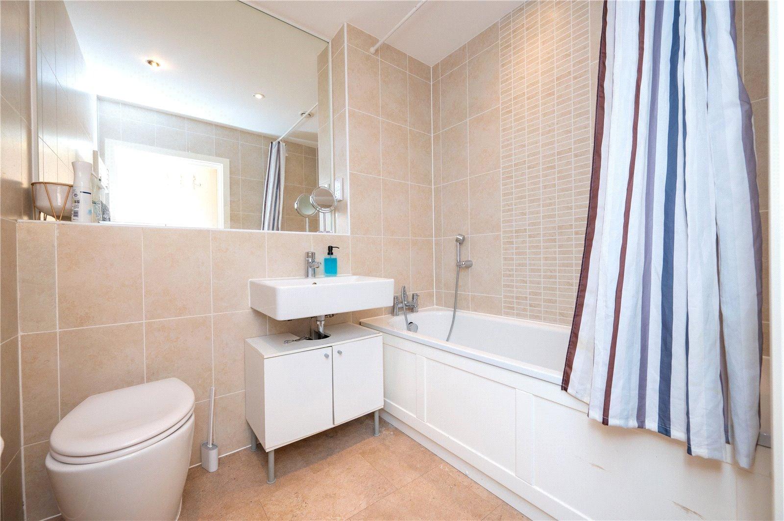 2 Bedroom  Let Agreed in Charrington Place, St. Albans, Hertfordshire - View 10 - Collinson Hall