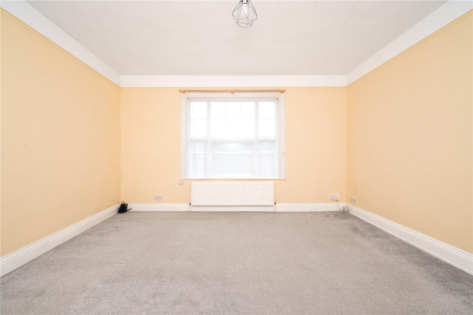 3 Bedroom Maisonette To Let in Arthur Road, St. Albans, Hertfordshire - View 2 - Collinson Hall