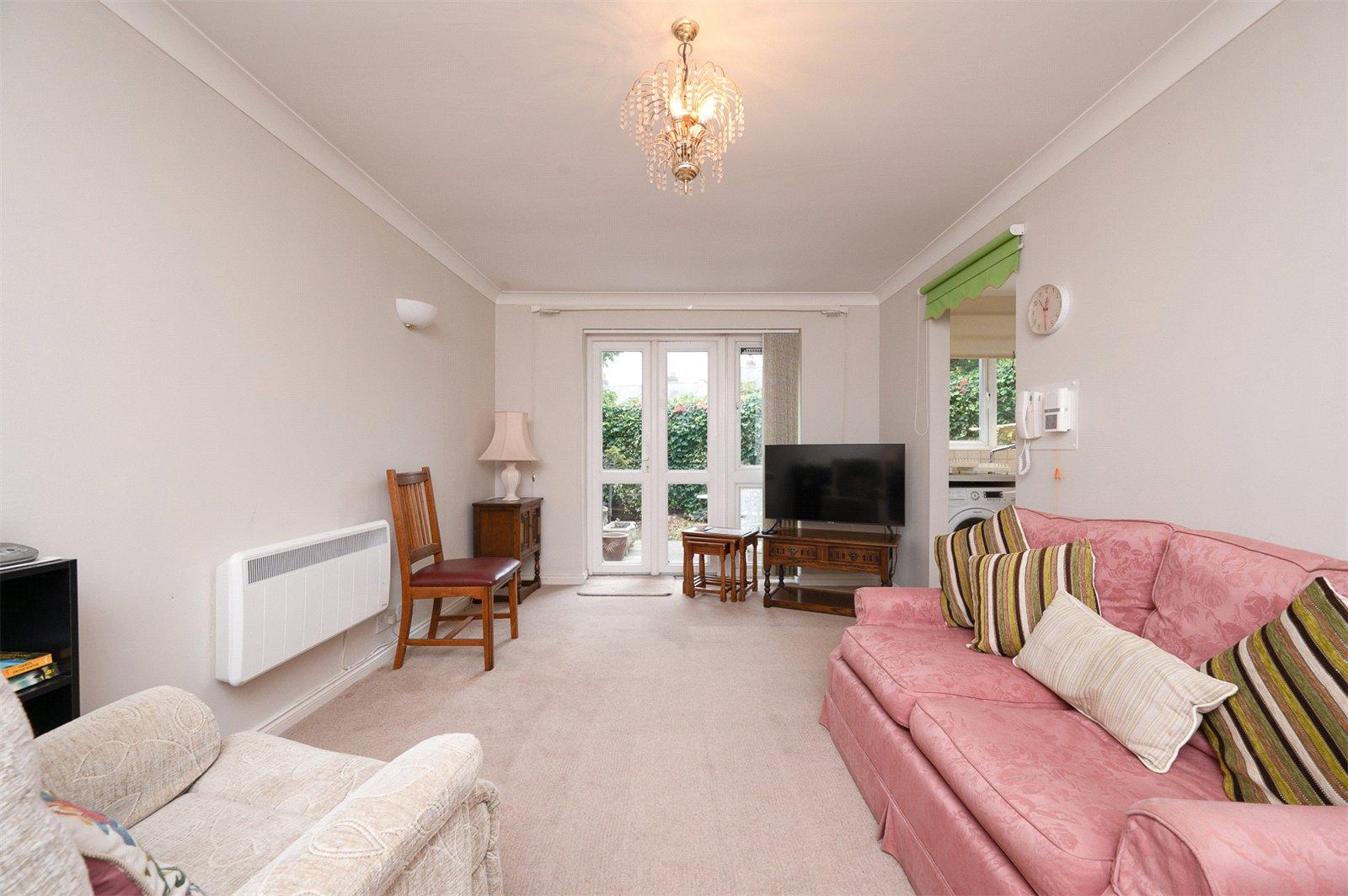 1 Bedroom  For Sale in Davis Court, Marlborough Road, St. Albans, Hertfordshire - View 3 - Collinson Hall