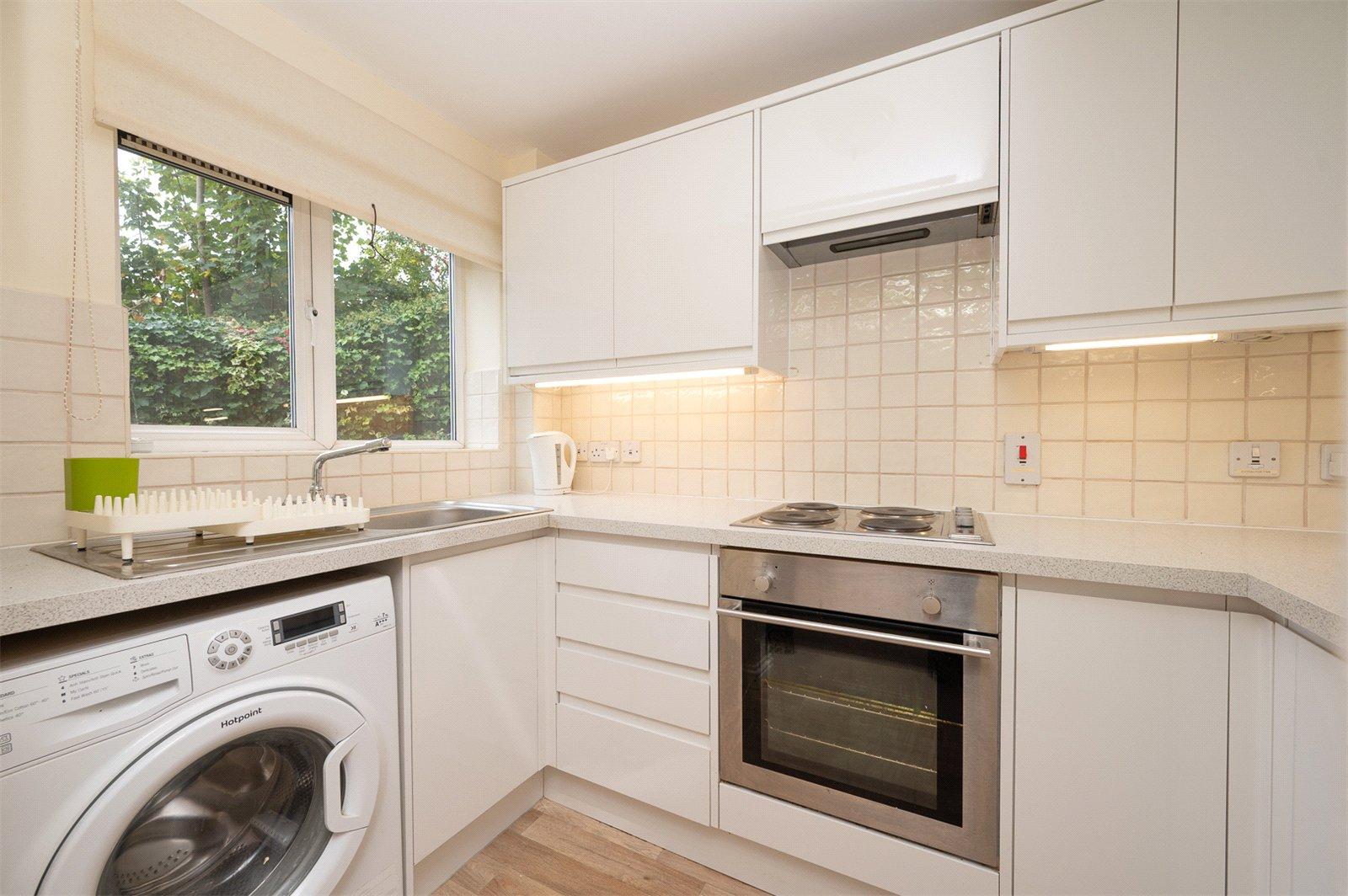1 Bedroom  For Sale in Davis Court, Marlborough Road, St. Albans, Hertfordshire - View 10 - Collinson Hall
