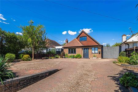 5 Bedroom House For Sale in Colney Heath Lane, St. Albans, Hertfordshire - Collinson Hall