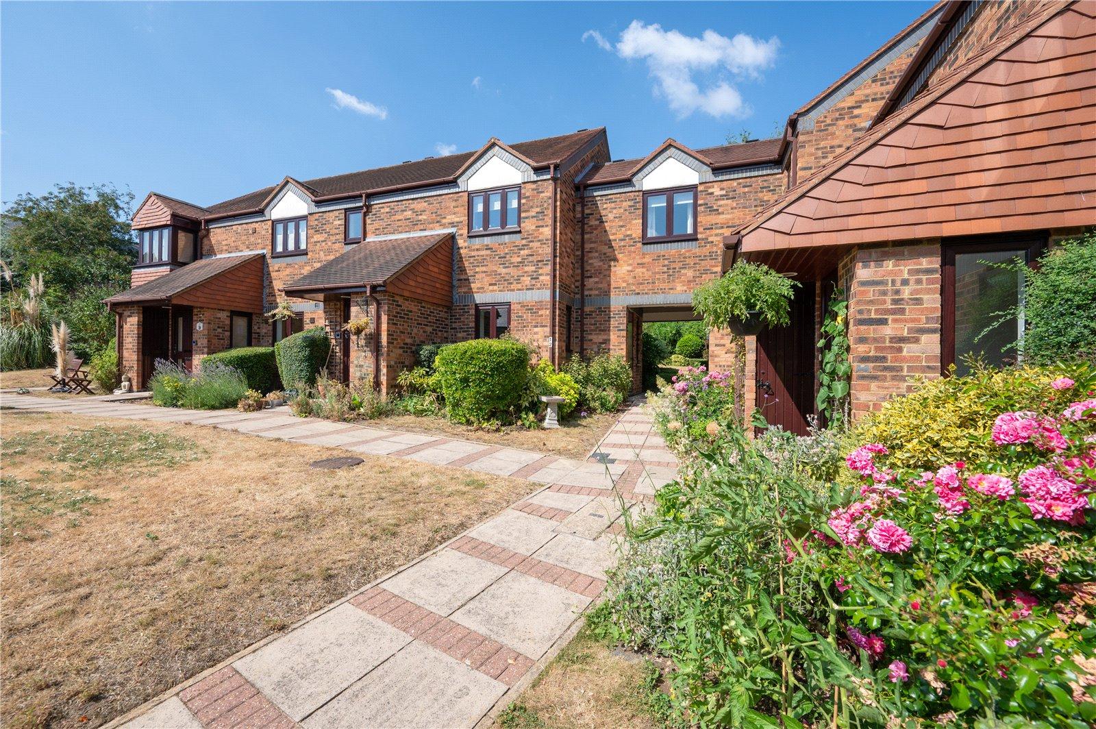 1 Bedroom  For Sale in Belmont Hill, St. Albans, Hertfordshire - View 1 - Collinson Hall