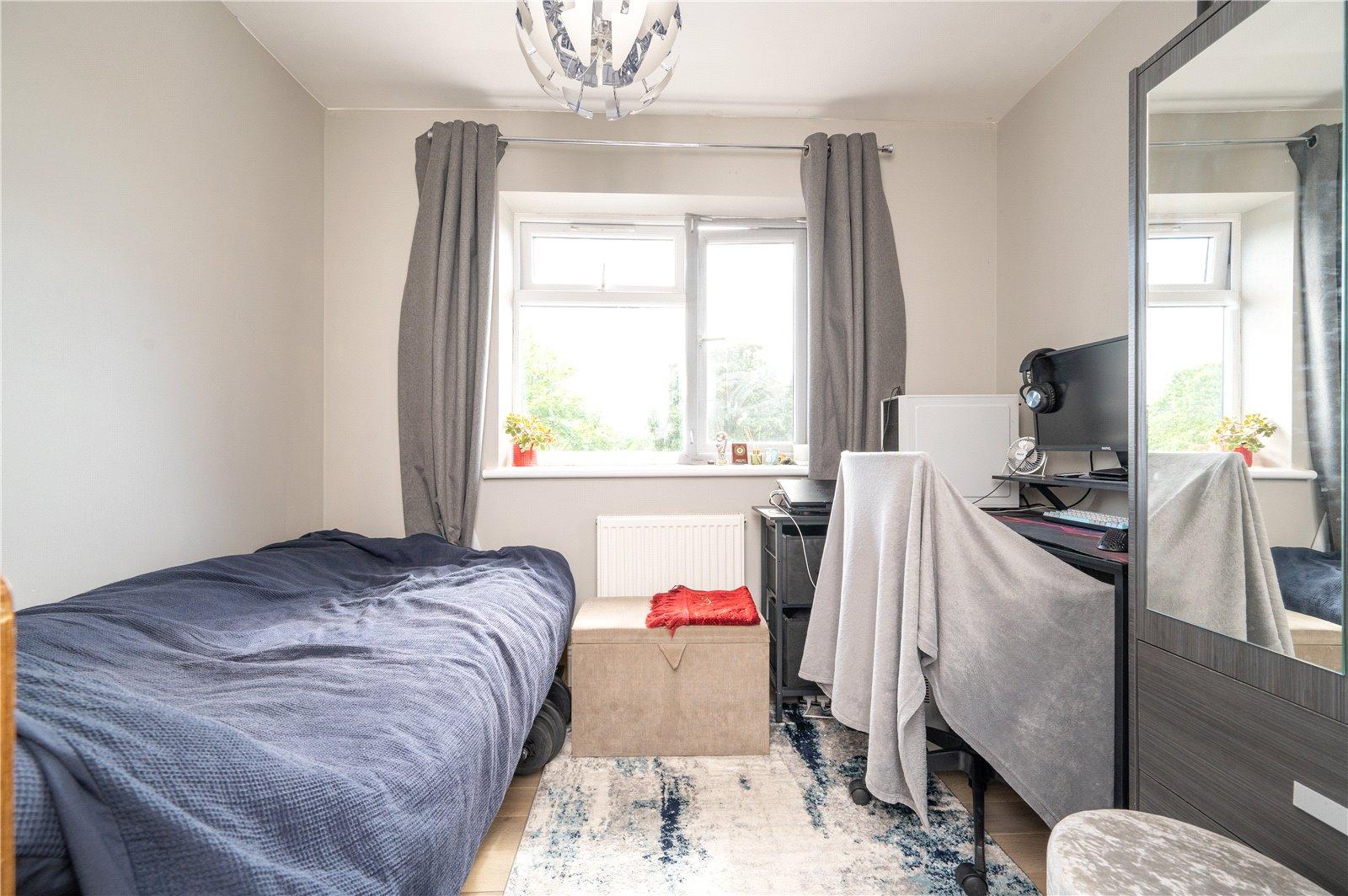 4 Bedroom  For Sale in Whitecroft, St. Albans, Hertfordshire - View 7 - Collinson Hall