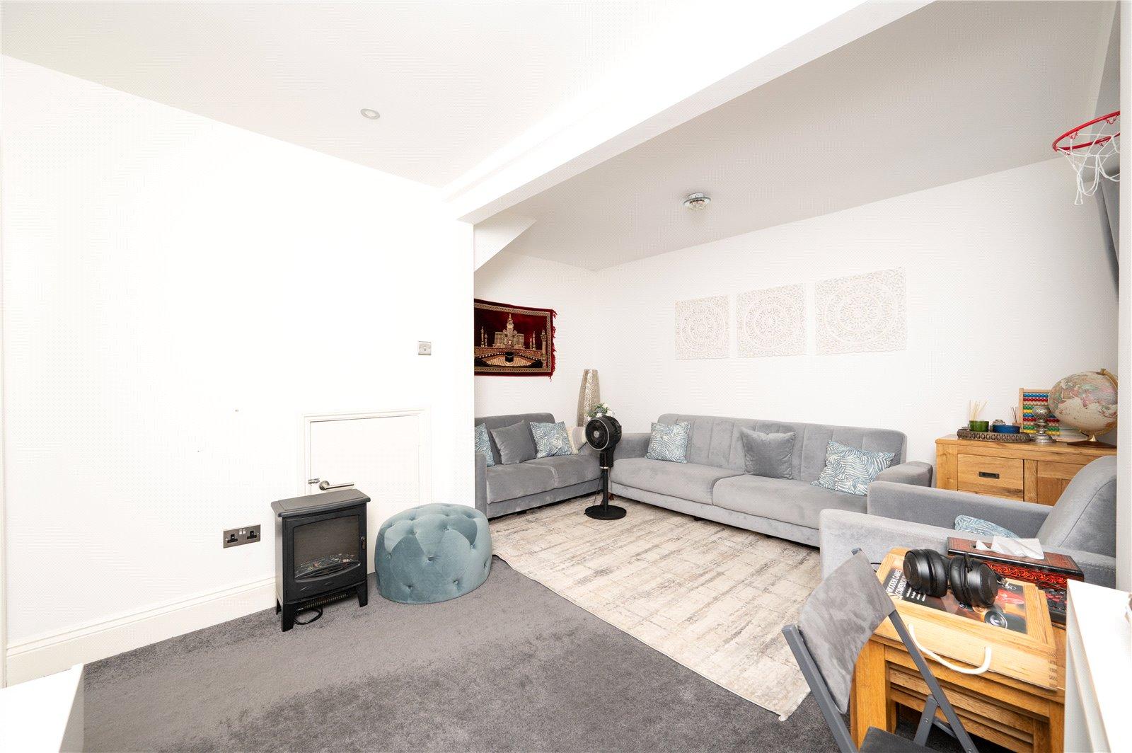 4 Bedroom  For Sale in Whitecroft, St. Albans, Hertfordshire - View 14 - Collinson Hall