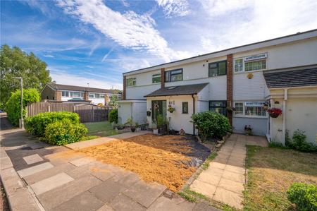 4 Bedroom  For Sale in Whitecroft, St. Albans, Hertfordshire - Collinson Hall