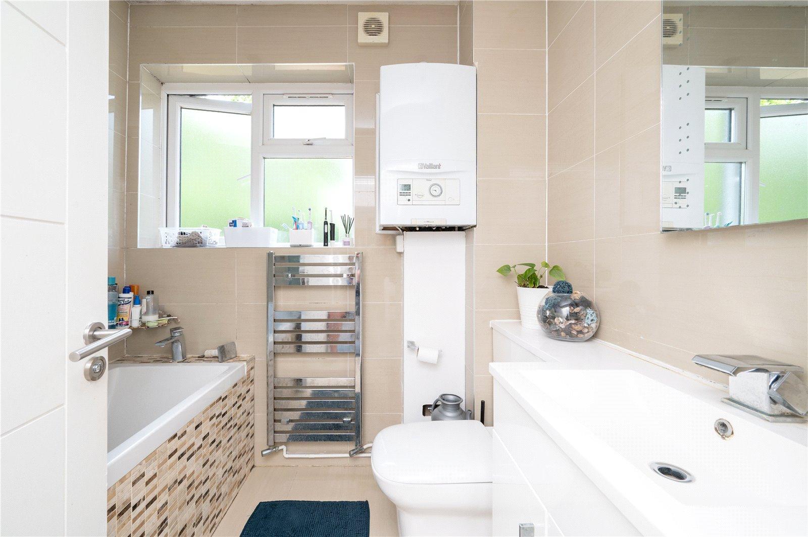 4 Bedroom  For Sale in Whitecroft, St. Albans, Hertfordshire - View 8 - Collinson Hall