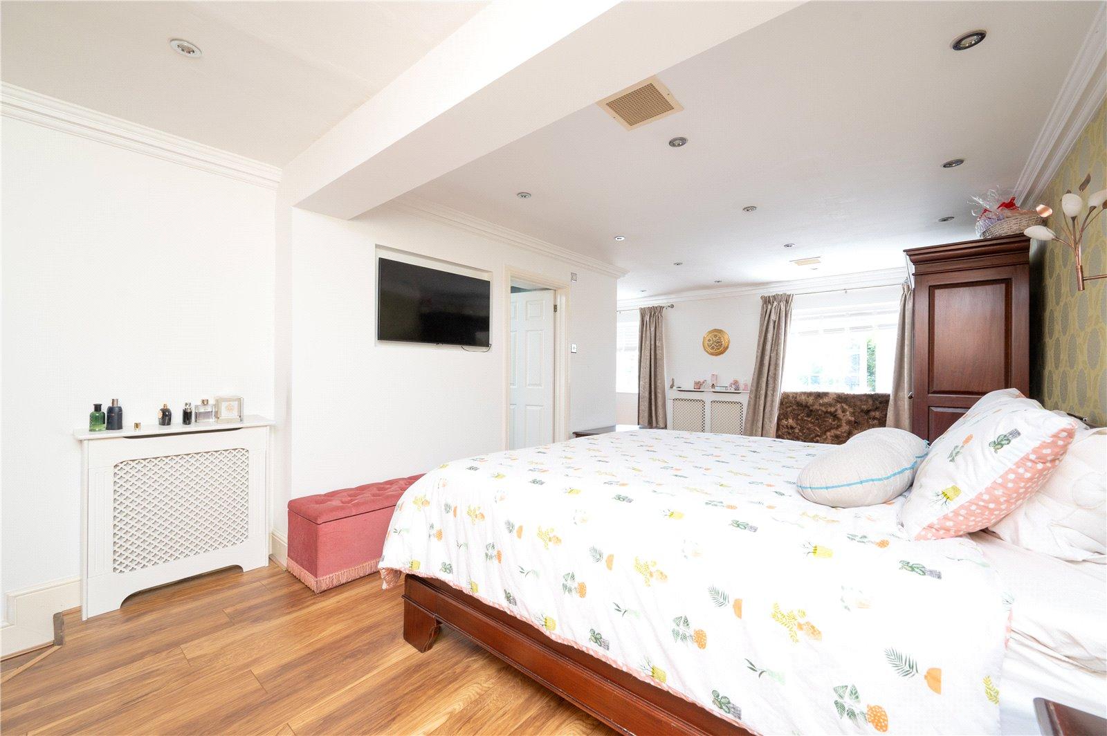 5 Bedroom  For Sale in St. Albans Road West, Hatfield, Hertfordshire - View 17 - Collinson Hall