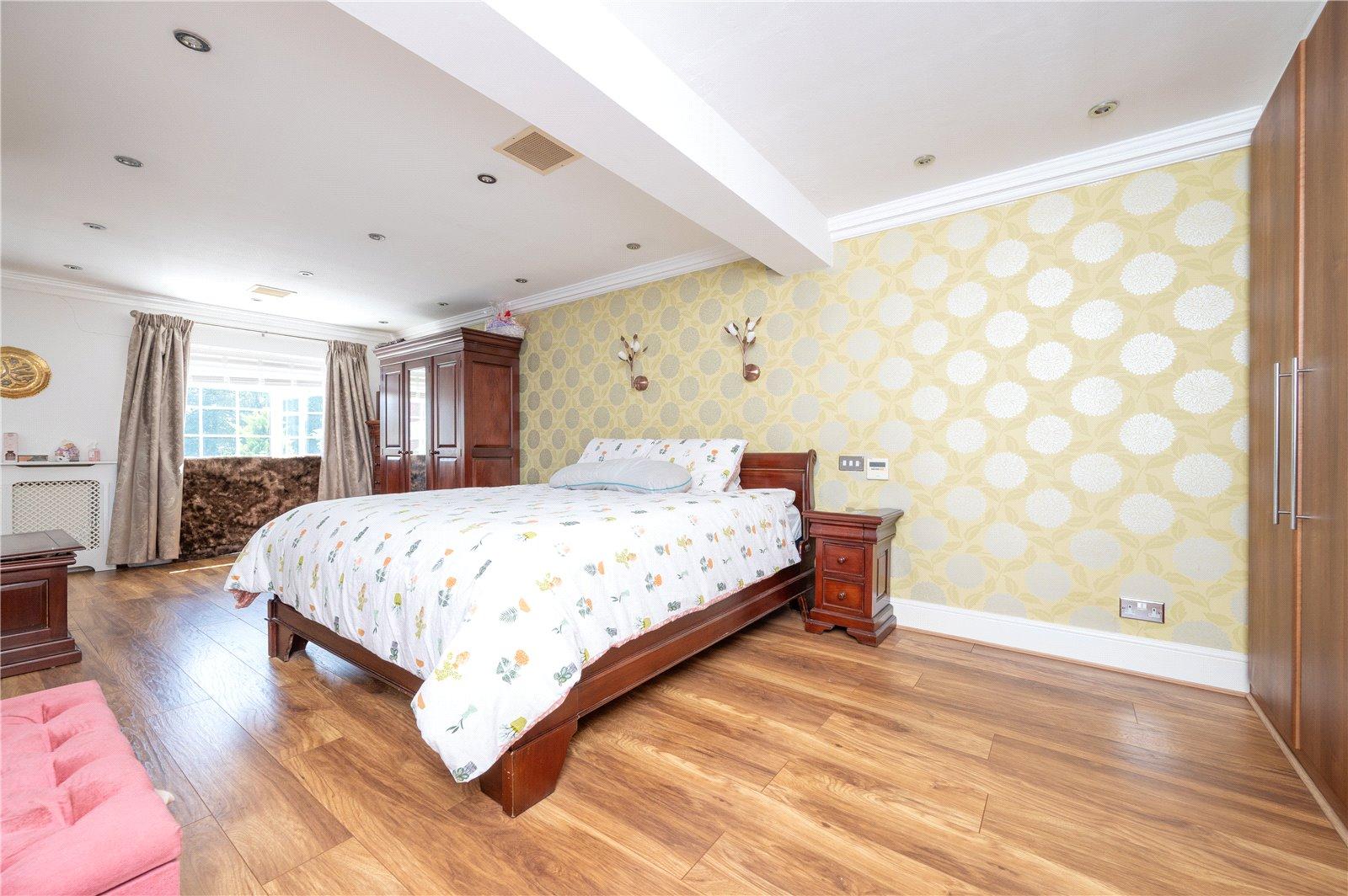 5 Bedroom  For Sale in St. Albans Road West, Hatfield, Hertfordshire - View 8 - Collinson Hall