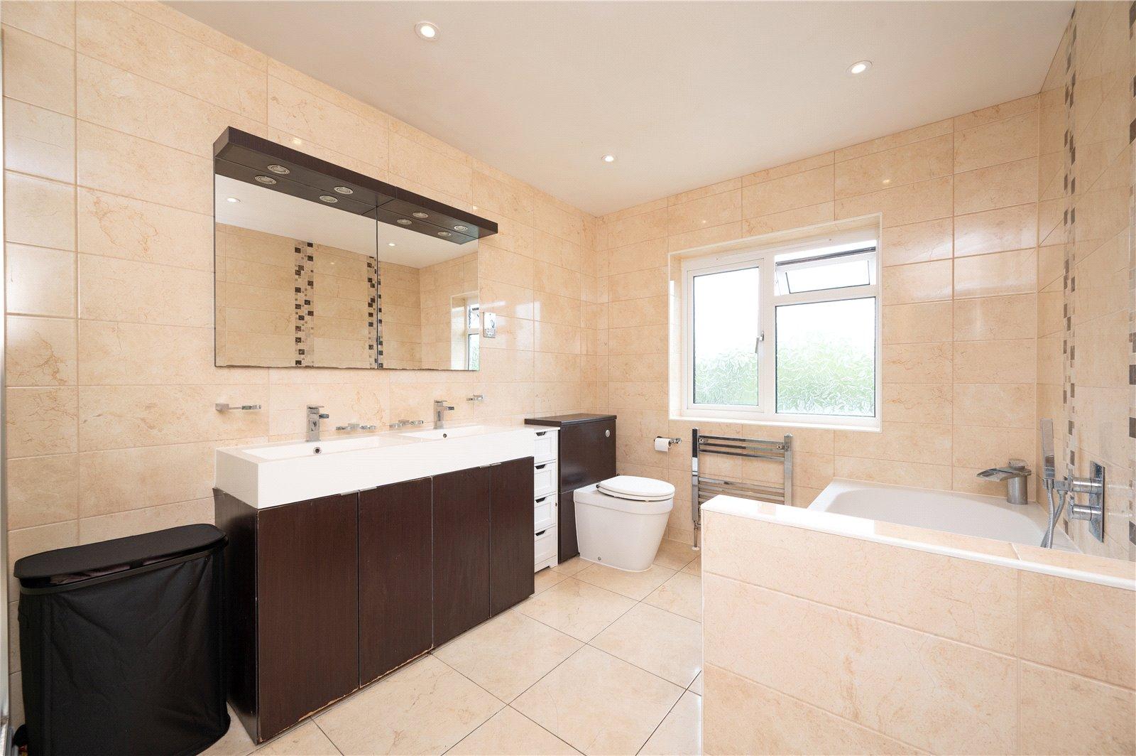 6 Bedroom  For Sale in Maplefield, Park Street, St. Albans, Hertfordshire - View 11 - Collinson Hall