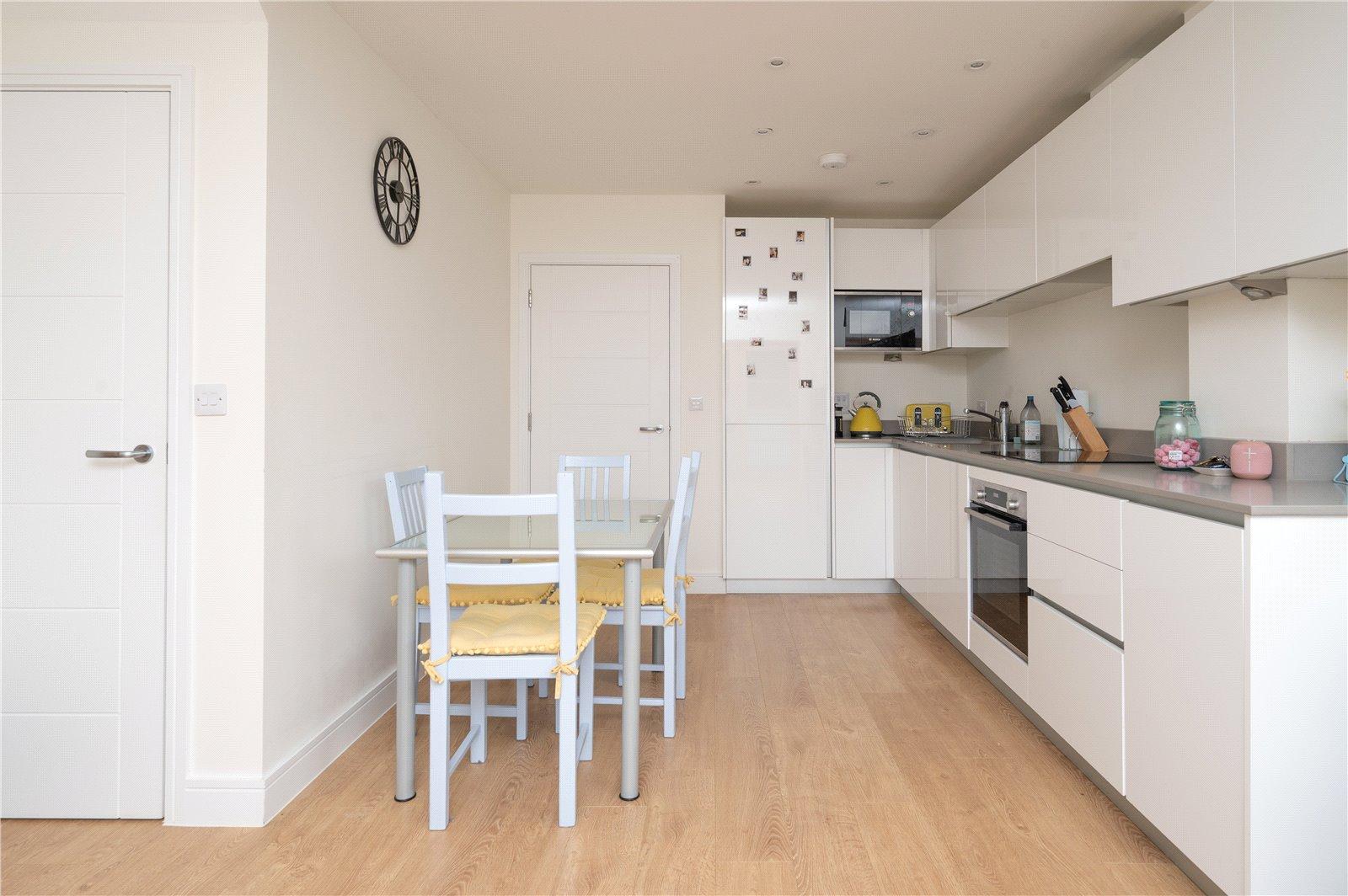 2 Bedroom Terraced House For Sale in Montague Close, Hatfield Road, St. Albans, Hertfordshire - View 12 - Collinson Hall