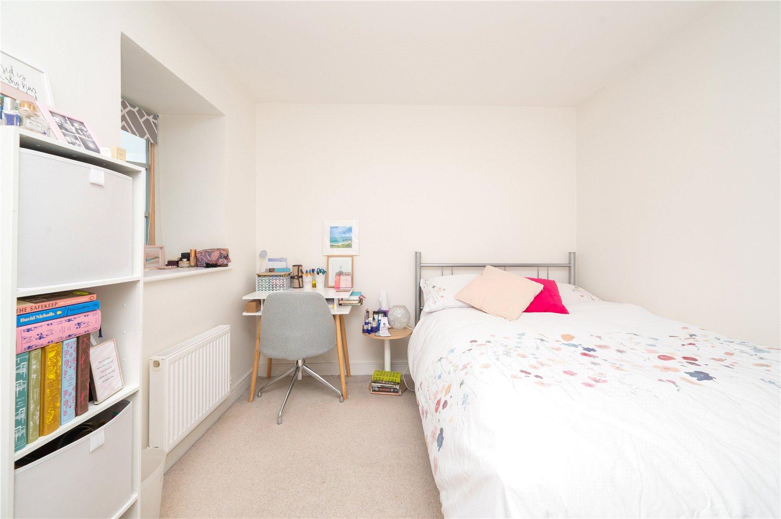 2 Bedroom Terraced House For Sale in Montague Close, Hatfield Road, St. Albans, Hertfordshire - View 13 - Collinson Hall
