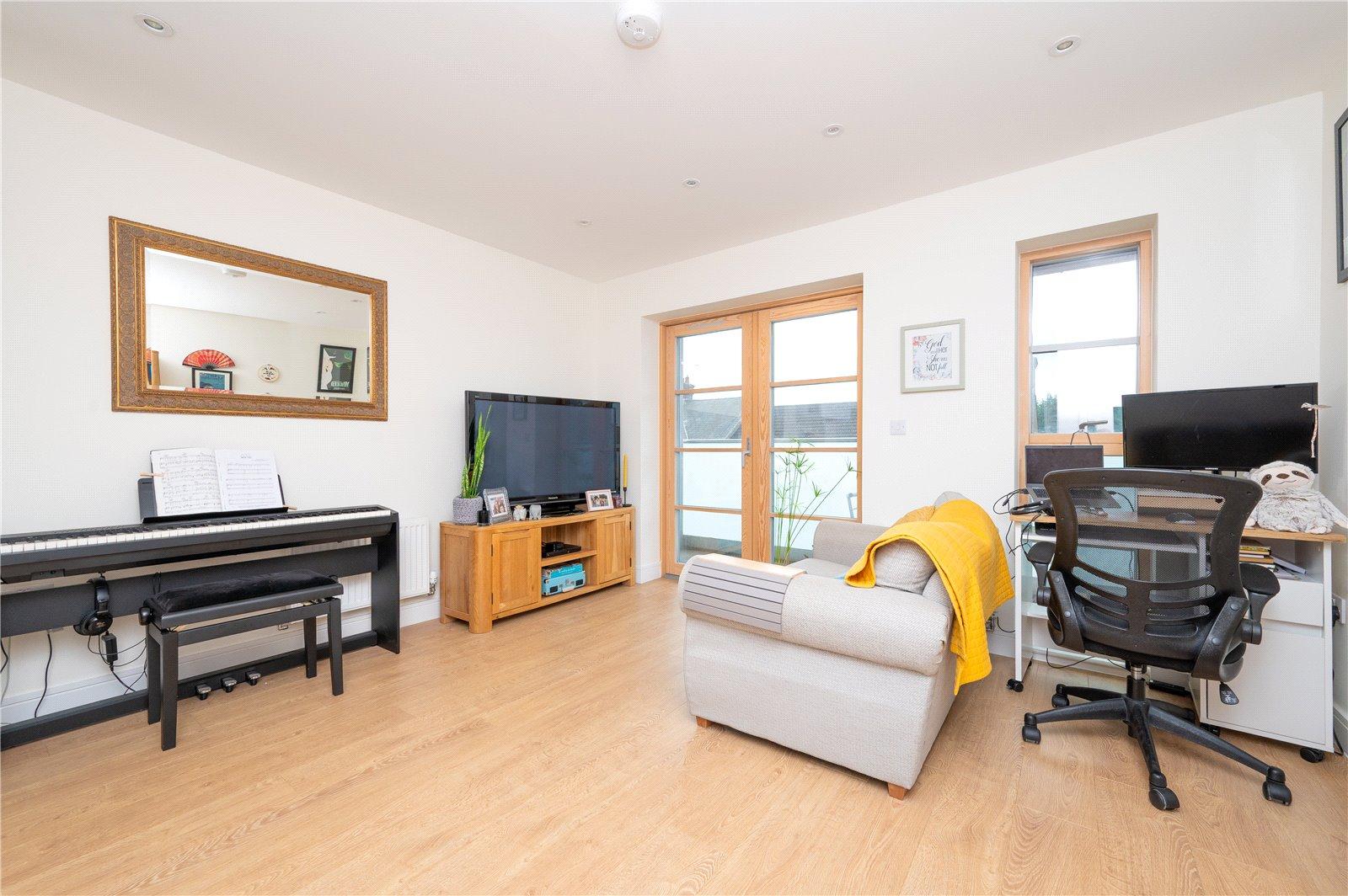 2 Bedroom Terraced House For Sale in Montague Close, Hatfield Road, St. Albans, Hertfordshire - View 8 - Collinson Hall