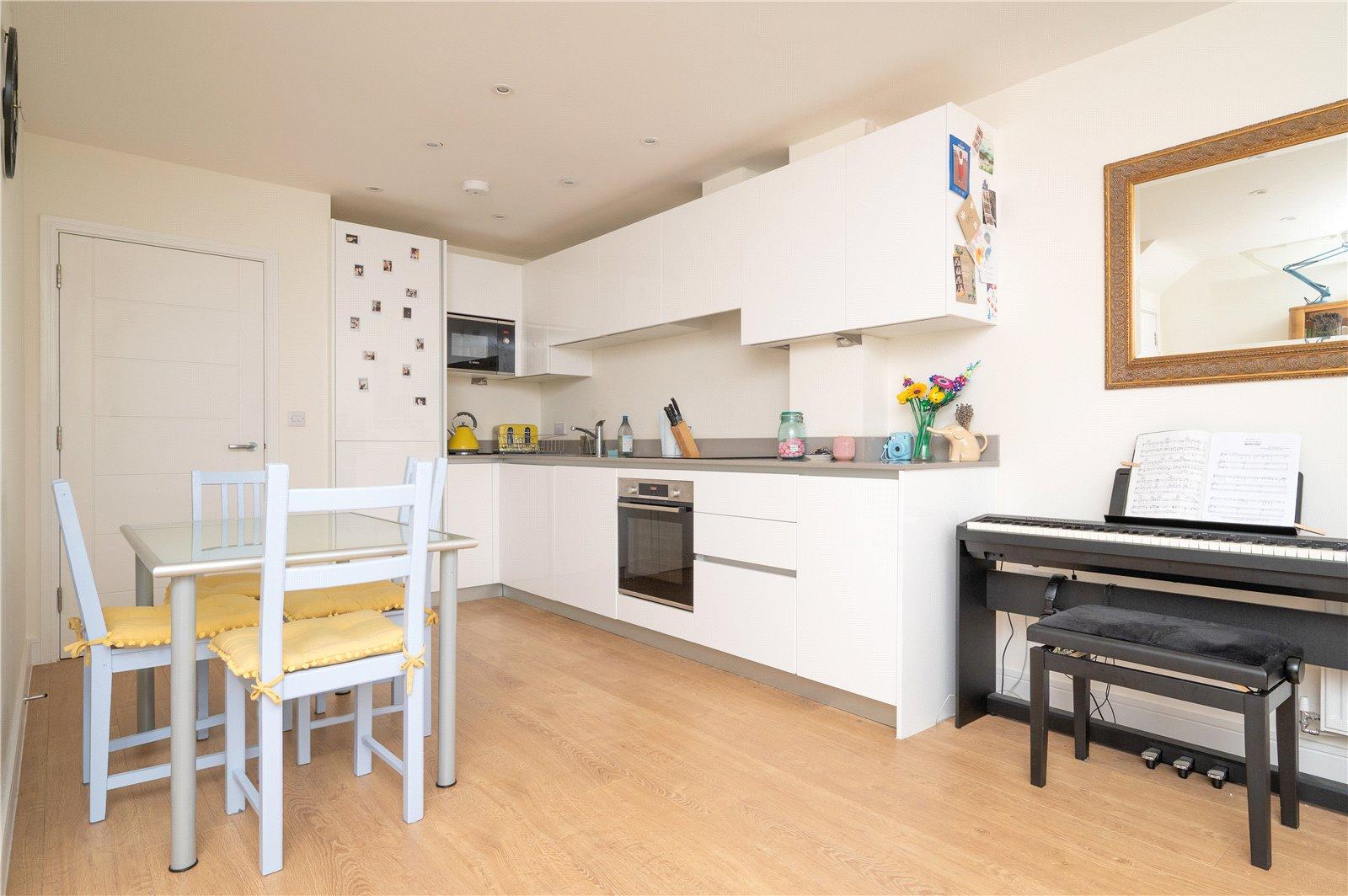 2 Bedroom Terraced House For Sale in Montague Close, Hatfield Road, St. Albans, Hertfordshire - View 3 - Collinson Hall