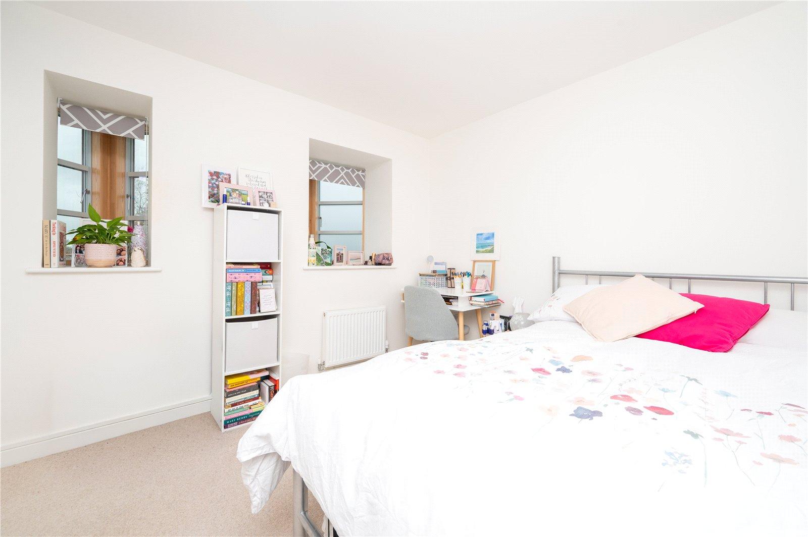 2 Bedroom Terraced House For Sale in Montague Close, Hatfield Road, St. Albans, Hertfordshire - View 6 - Collinson Hall