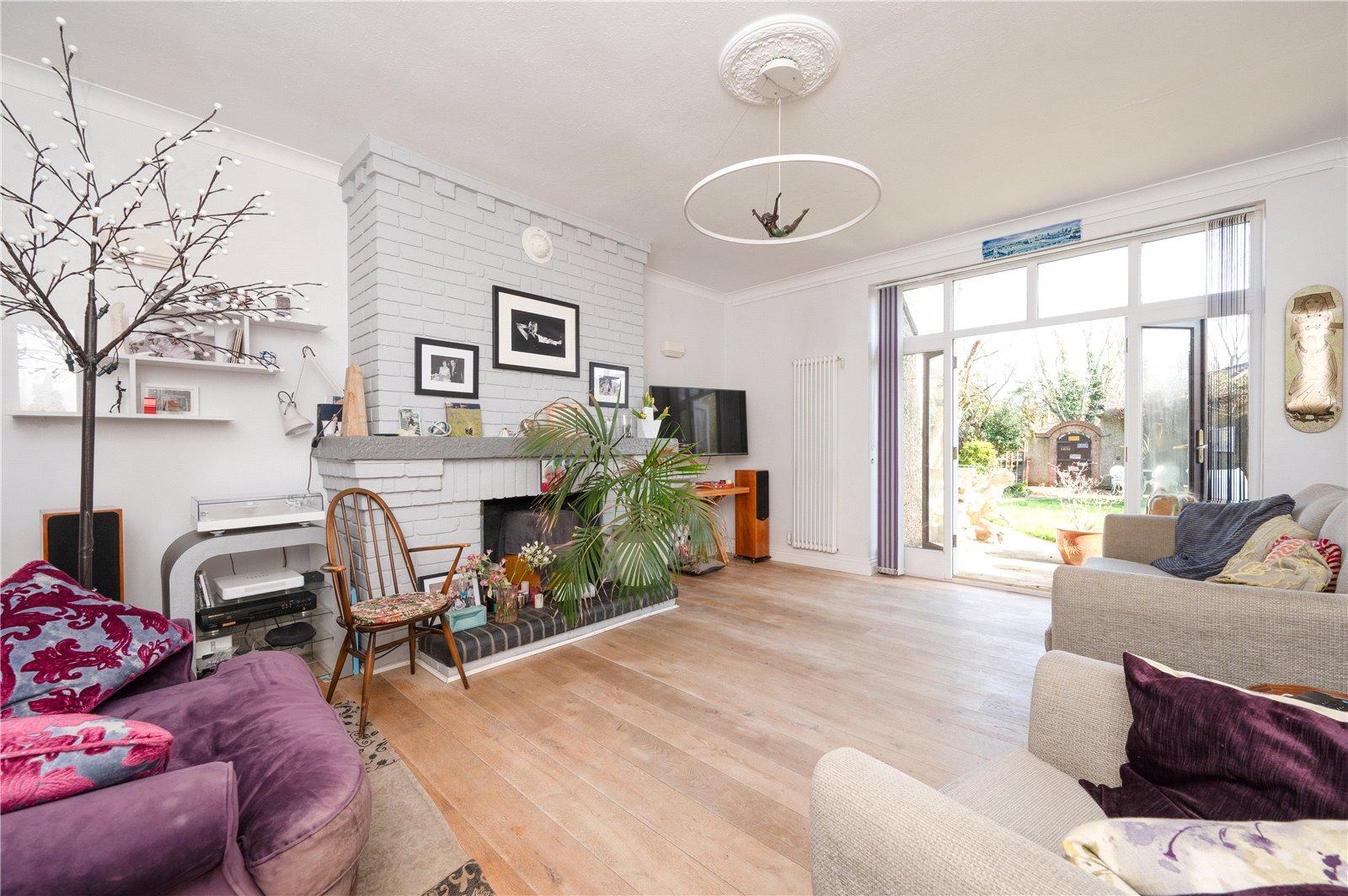 3 Bedroom Terraced House For Sale in Vesta Avenue, St. Albans, Hertfordshire - View 2 - Collinson Hall