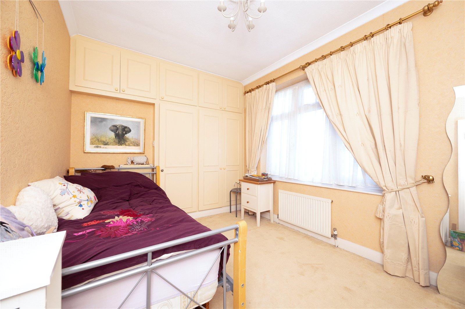 3 Bedroom Terraced House For Sale in Vesta Avenue, St. Albans, Hertfordshire - View 14 - Collinson Hall