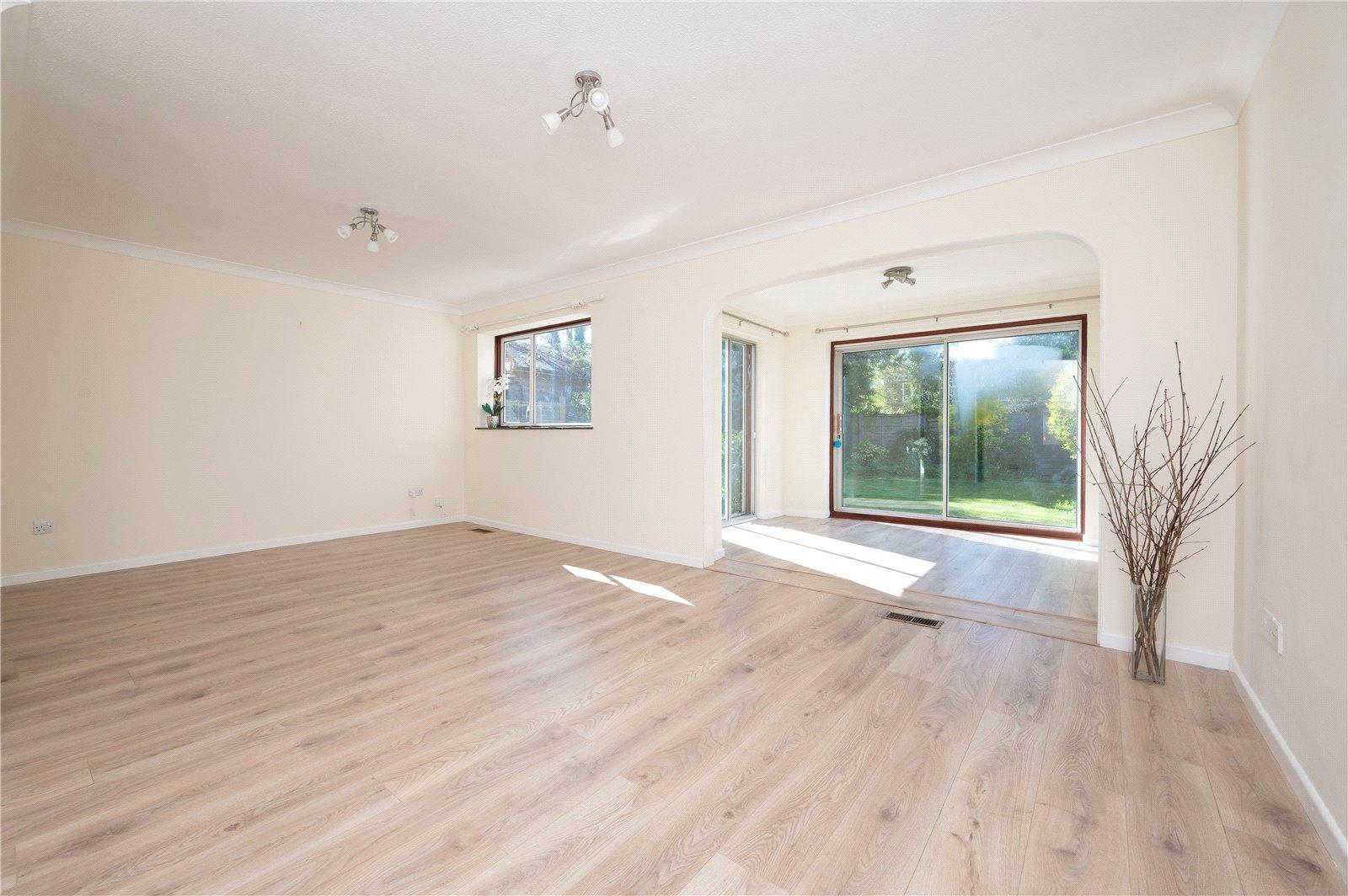 4 Bedroom Detached House,garage For Sale in Pine Grove, Bricket Wood, St. Albans, Hertfordshire - View 3 - Collinson Hall