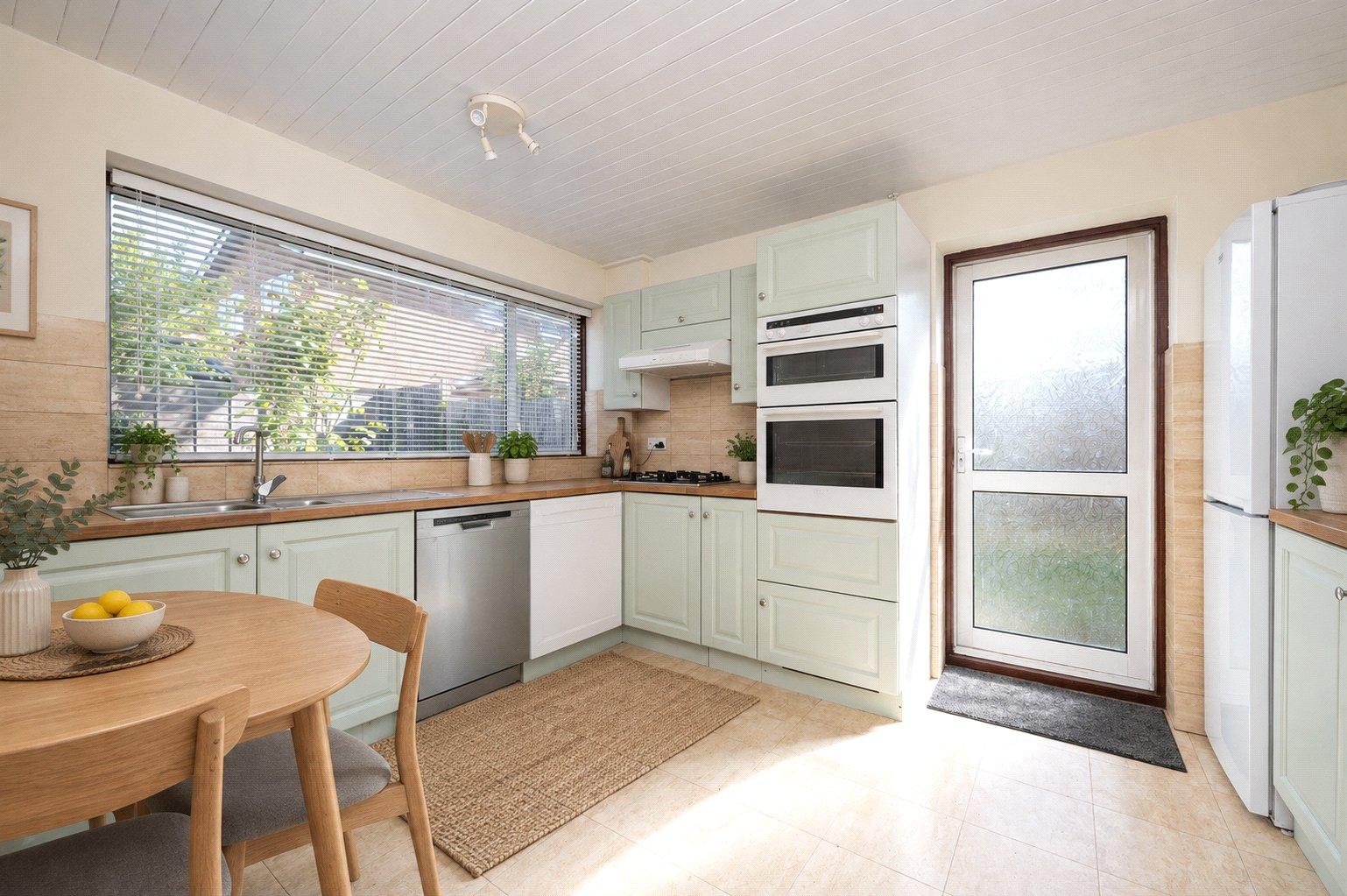 4 Bedroom Detached House,garage For Sale in Pine Grove, Bricket Wood, St. Albans, Hertfordshire - View 4 - Collinson Hall