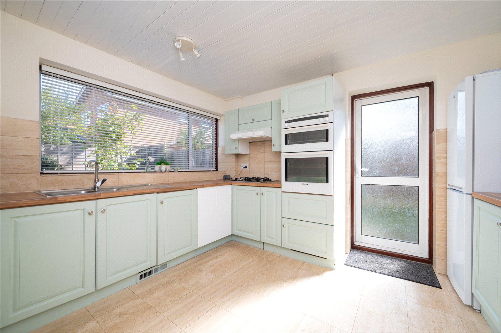 4 Bedroom Detached House,garage For Sale in Pine Grove, Bricket Wood, St. Albans, Hertfordshire - View 5 - Collinson Hall