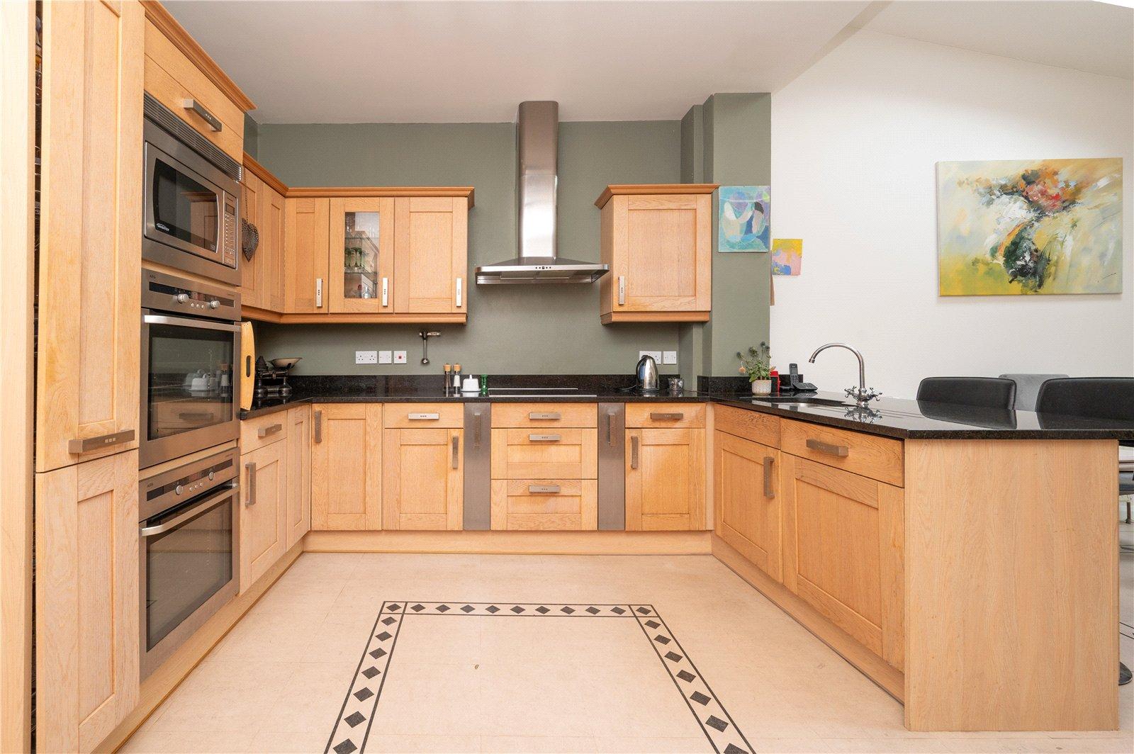 5 Bedroom Detached House,garage For Sale in Homewood Road, St. Albans, Hertfordshire - View 14 - Collinson Hall
