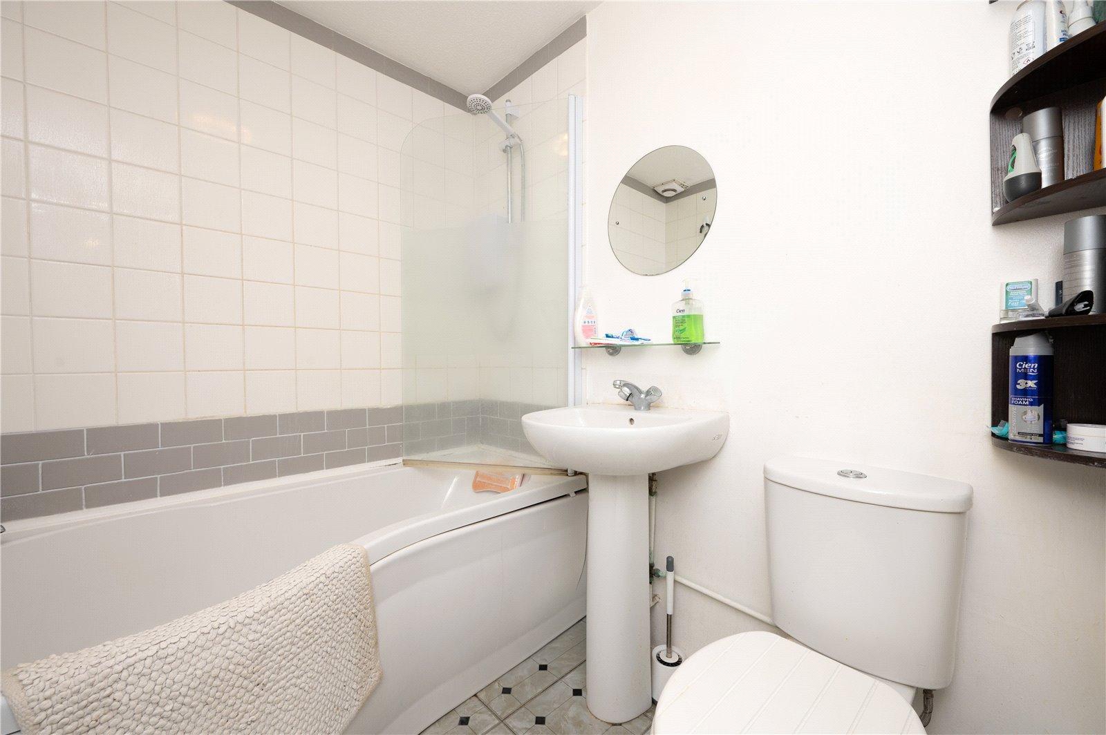 1 Bedroom  For Sale in Wyedale, London Colney, St. Albans, Hertfordshire - View 3 - Collinson Hall