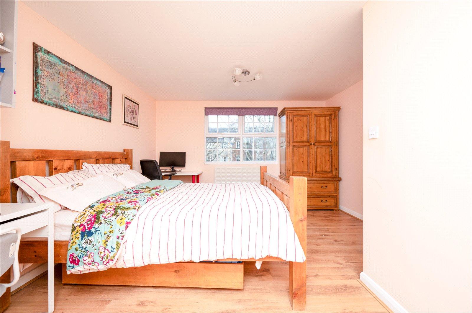 3 Bedroom Semi-Detached House Sold Subject to Contract in Holyrood Crescent, St. Albans, Hertfordshire - View 9 - Collinson Hall