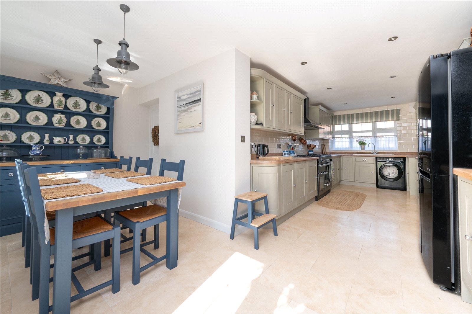 3 Bedroom Detached House,garage Sold Subject to Contract in Cedarwood Drive, St. Albans, Hertfordshire - View 14 - Collinson Hall
