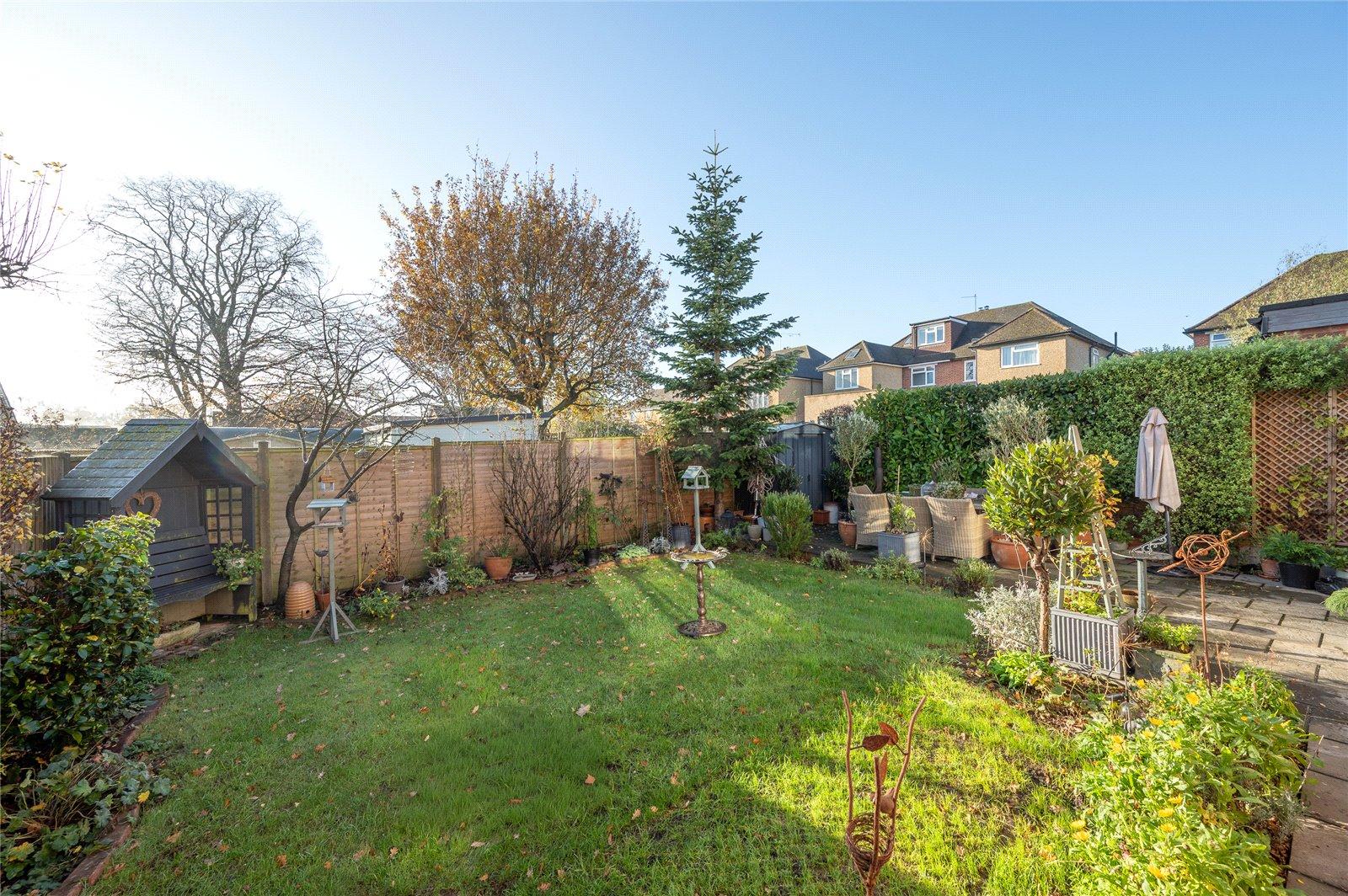 3 Bedroom Detached House,garage Sold Subject to Contract in Cedarwood Drive, St. Albans, Hertfordshire - View 19 - Collinson Hall