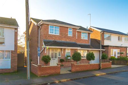 3 Bedroom Detached House,garage Sold Subject to Contract in Cedarwood Drive, St. Albans, Hertfordshire - Collinson Hall
