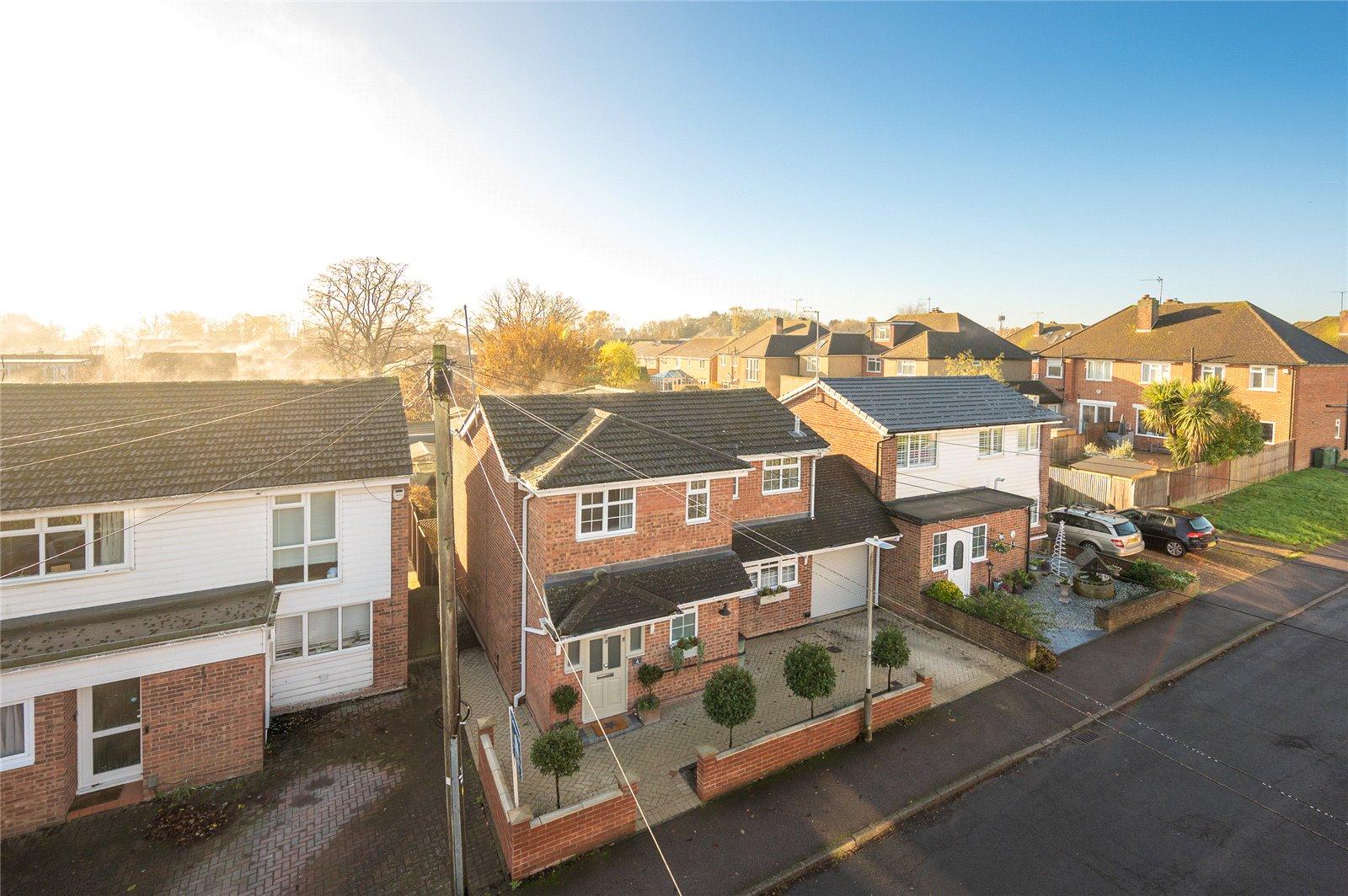 3 Bedroom Detached House,garage Sold Subject to Contract in Cedarwood Drive, St. Albans, Hertfordshire - View 20 - Collinson Hall